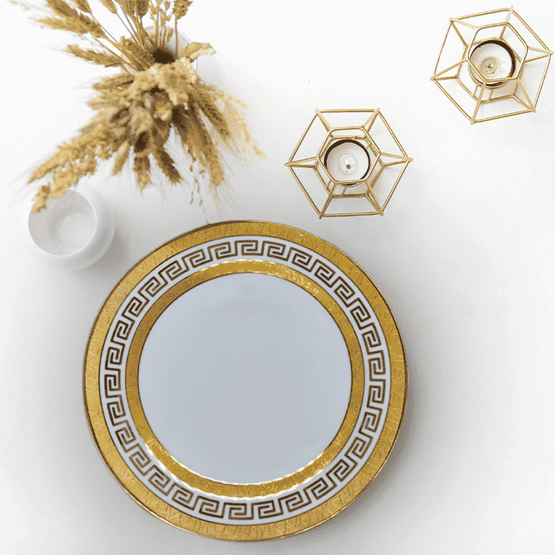 Aristocratic Dinner Plate with Gold Border